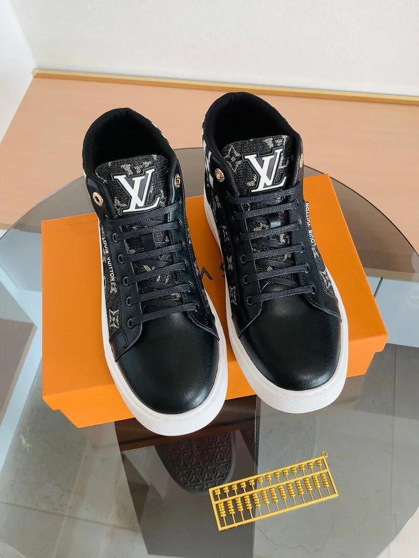 Factory price 440. [LV] Louis Vuitton's new high-top men's genuine leather casual shoes, foamed light sole. The highest version on the market, any comparison is welcome🆚! The original leather has excellent texture and is super high-end! Fetal sheep net lining imported from Italy, removable pad! Luxurious materials and fine workmanship, highly recommended! Code number: 38-44